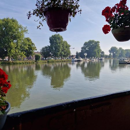 De Logeerboot Dordrecht Bed & Breakfast Exterior photo